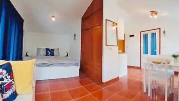 1 soverom, strykejern/-brett, internettilgang og sengetøy