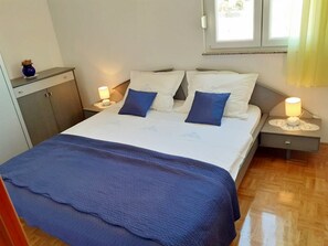 3 habitaciones, tabla de planchar con plancha y acceso a internet 