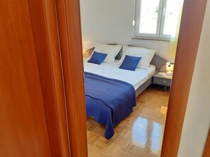 3 soverom, strykejern/-brett, internettilgang og sengetøy