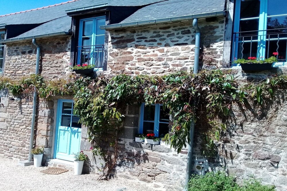 Country Gite (2 Bedrooms, Sleeps 4) Near Dinan