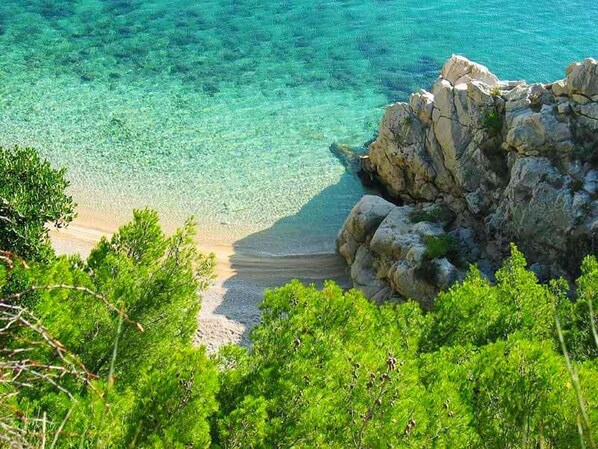 Beach nearby - Apartments Nikola, (14014), Pisak, hr (Pisak)