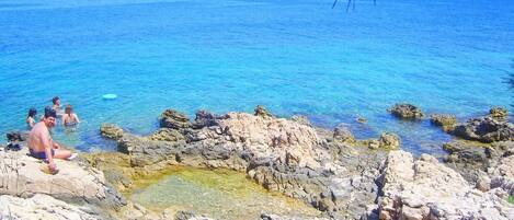 Una spiaggia nelle vicinanze