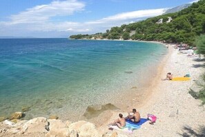 Beach nearby - Apartments Anesa, (13864), Podgora, hr (Podgora)