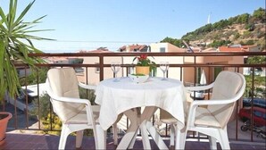 Outdoor dining - Apartments Anesa, (13864), Podgora, hr (Podgora)