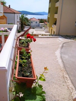 Property grounds - Apartments Perka, (9462), Okrug Gornji, hr (Okrug Gornji)