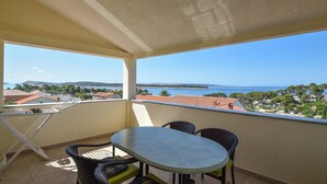 Outdoor dining - Apartments Damir, (14320), Banjol, hr (Banjol)