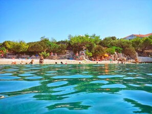 Beach - Apartments Ennio, (9950), Povlja, hr (Povlja)