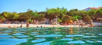 Apartments Ennio, (9950), Povlja, hr