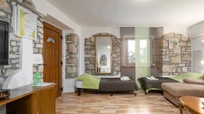 1 bedroom, internet, bed sheets - Apartments Bojan, (15153), Novigrad, hr (Novigrad)