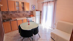 Unclassified image, 4 of 16, button - Apartments Mladen, (14936), Vinišce, hr (Viniš��e)