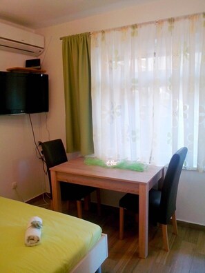 1 bedroom, internet, bed sheets