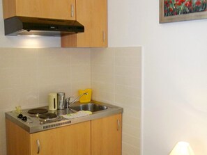 Fridge, cookware/dishes/utensils - Apartments Mile, (15331), Šibenik, hr (Šibenik)
