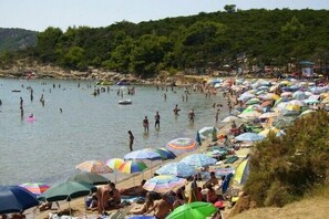 Una spiaggia nelle vicinanze