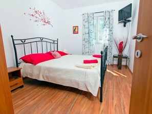 2 bedrooms, internet, bed sheets - Apartments Jagoda, (15440), Donje Selo, hr (Donje Selo)