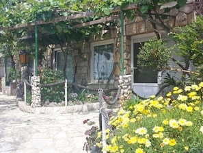 Property grounds - Apartments Tatjana, (10810), Novi Vinodolski, hr (Novi Vinodolski)