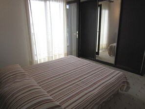 2 bedrooms, Internet, bed sheets - Holiday home Zdenka, (3431), Okrug Donji, hr (Okrug Donji)