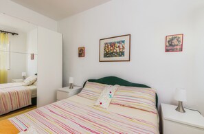 3 bedrooms, iron/ironing board, Internet, bed sheets