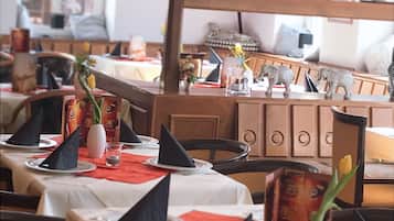 Tägliches Frühstücksbuffet gegen Gebühr