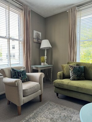 Smart-tv, een dvd-speler, boeken en een muziekbibliotheek