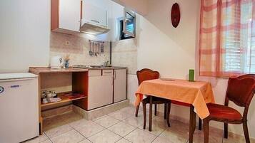 Fridge, toaster, cookware/dishes/utensils