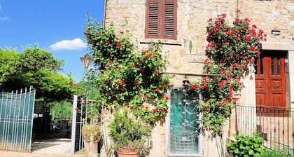 Chianti Holiday House, private jacuzzi up to 6 pax