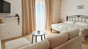 1 bedroom, internet, bed sheets