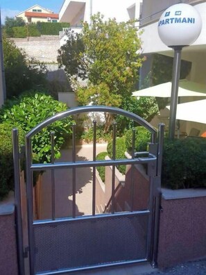 تفاصيل الفندق من الخارج