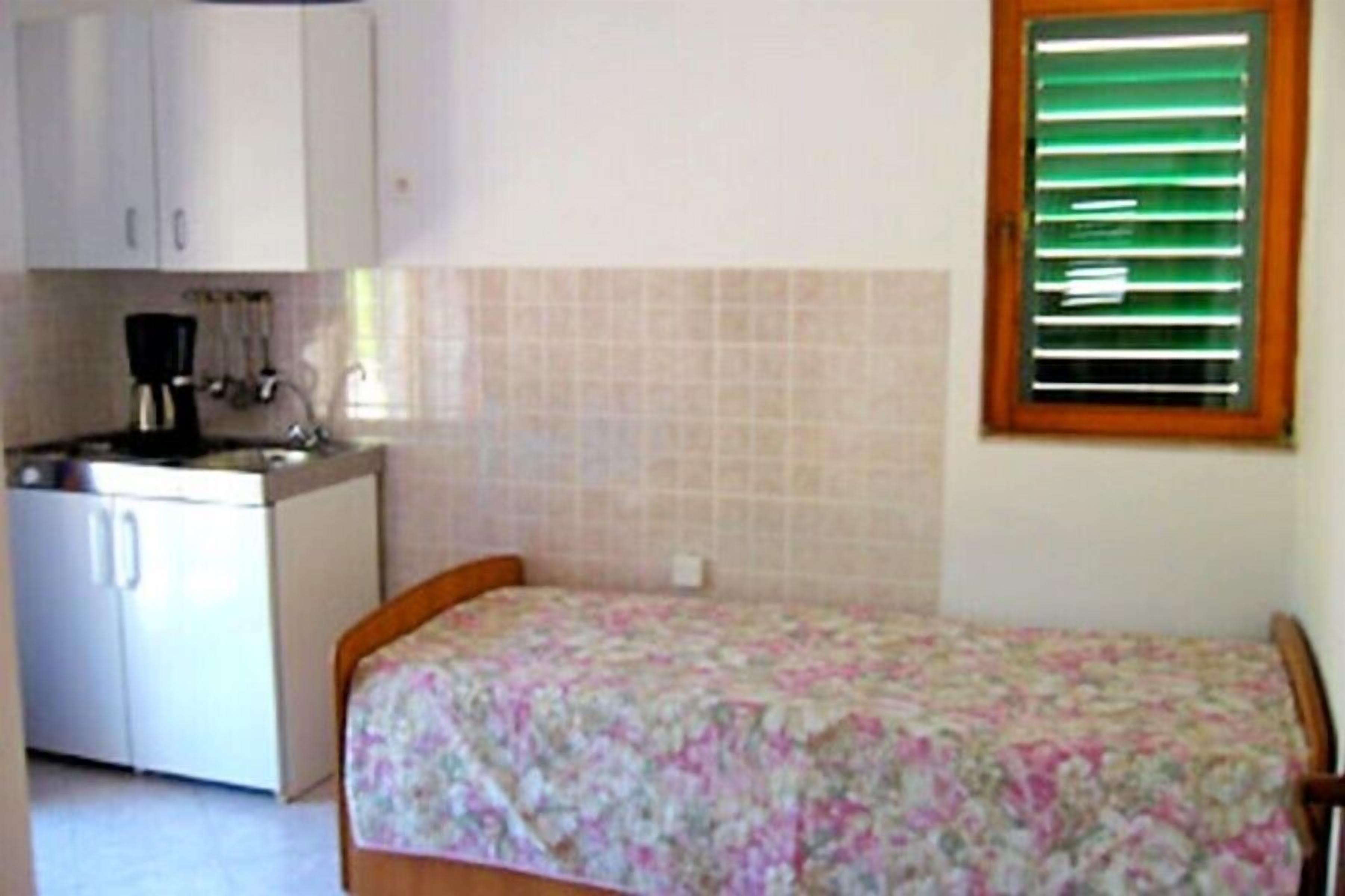 1 bedroom, internet, bed sheets