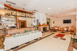 Dining - Apartments and rooms Zorka, (13611), Duce, hr (Duce)
