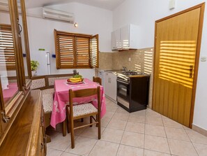 Réfrigérateur, four, lave-vaisselle, grille-pain
