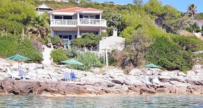 Appartements RuĆŸica, (12859), Vis, Croatia