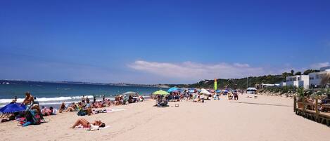 Plage à proximité, chaise longue