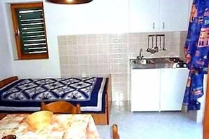 1 habitación, internet y ropa de cama 
