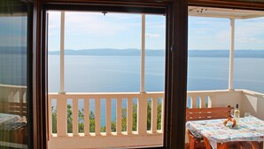 Outdoor dining - Apartments Nikola, (14016), Pisak, hr (Pisak)