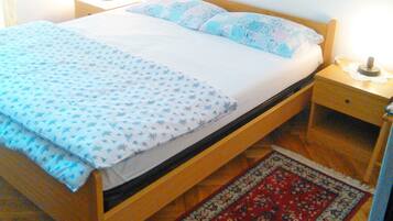 1 bedroom, internet, bed sheets