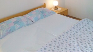 1 bedroom, internet, bed sheets - Apartments and rooms Goran, (15862), Medulin, hr (Medulin)
