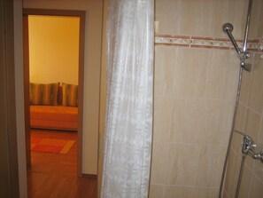 Shower - Apartments Mladen, (8520), Omiš, hr (Omiš)