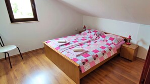1 quarto, acesso à internet, roupa de cama