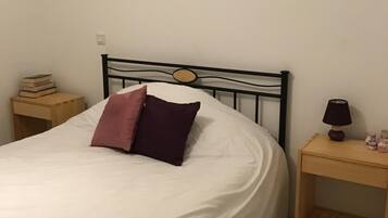 4 makuuhuonetta, silitysrauta/-lauta, Wi-Fi, vuodevaatteet