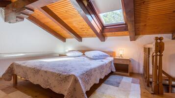 1 bedroom, iron/ironing board, internet, bed sheets
