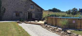 Grange magnifiquement aménagée idéale pour 2/6 personnes couples ou familles, golf, vélo