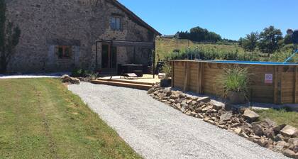 Grange magnifiquement aménagée idéale pour 2/6 personnes couples ou familles, golf, vélo