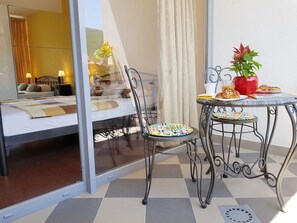 1 bedroom, iron/ironing board, internet, bed sheets