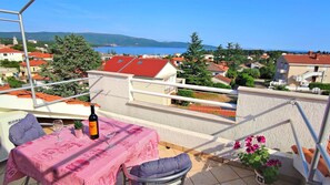 Outdoor dining - Apartments Darko, (14139), Krk, hr (Krk)