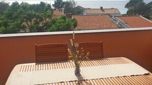 Outdoor dining - Apartments Stipo, (15476), Povljana, hr (Povljana)