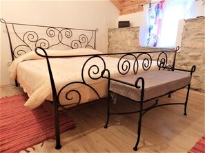 2 bedrooms, Internet, bed sheets