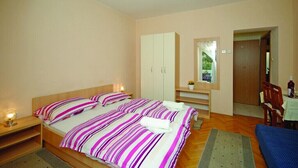 1 bedroom, Internet, bed sheets - Apartments and rooms Ljubica, (14352), Makarska, hr (Makarska)