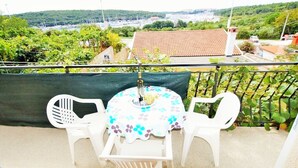 Outdoor dining - Apartments Viktorija, (15748), Pula, hr (Pula)