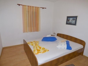 1 habitación, internet y ropa de cama 