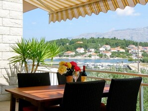 Outdoor dining - Apartments Željko, (8278), Lumbarda, hr (Lumbarda)